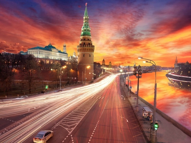 Оранжевый закат  в Москве
