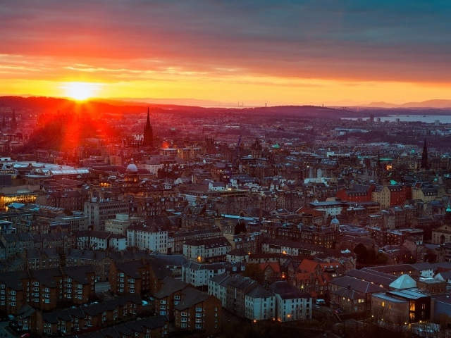Закат в городе Эдинбург, Шотландия