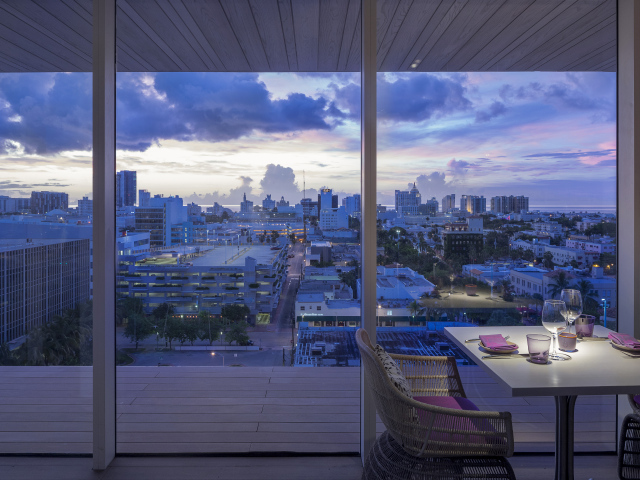 Город Майями из окна квартиры