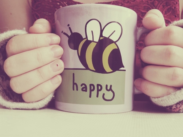 Чашка с рисунком пчелы