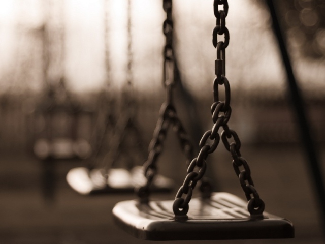 Детские качели на цепях