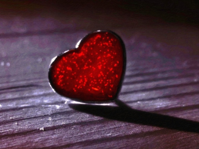 Кристальное красное сердце