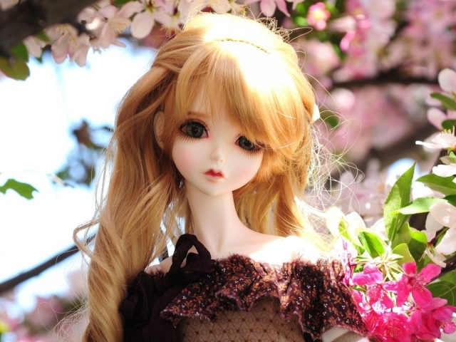 Кукла с грустным взглядом