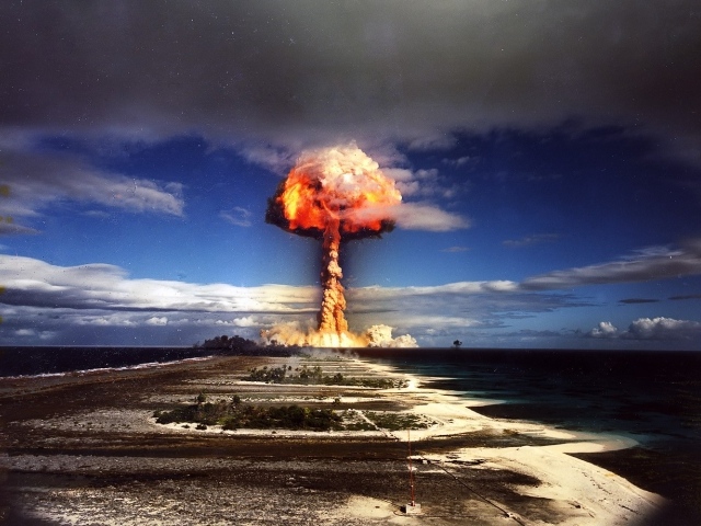 Ядерный взрыв над морем