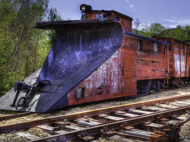 Старинный снегоуборочный паровоз