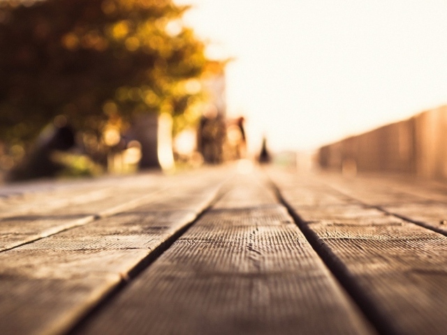 Деревянные полы на площадке для прогулок