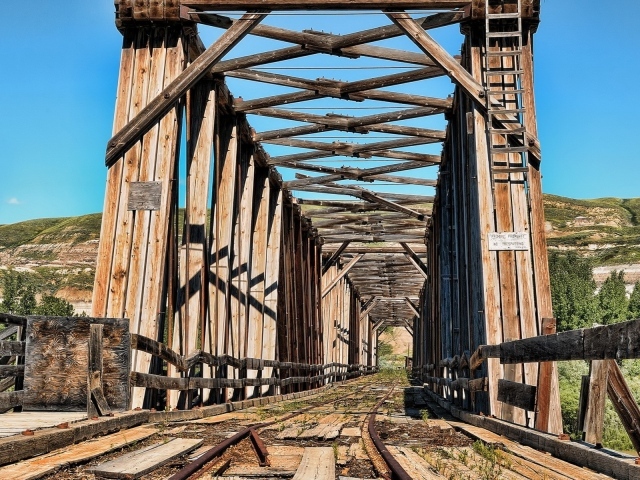 Деревянный железнодорожный мост