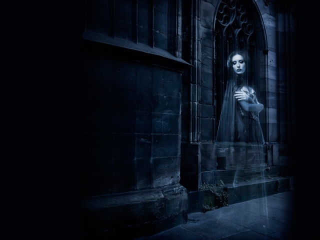 Призрак бродит по коридорам замка