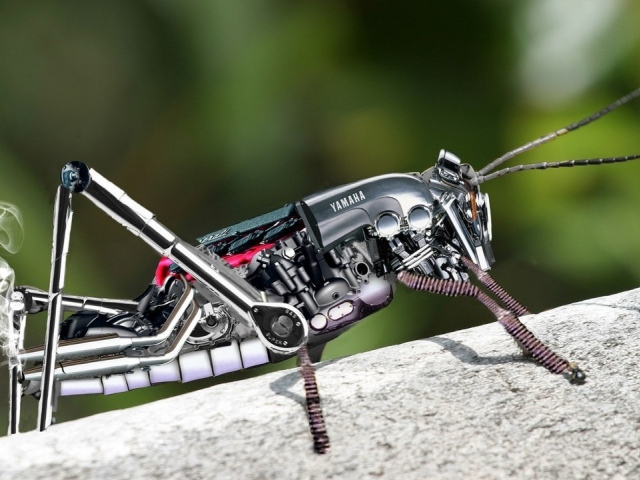 Железный робот кузнечик