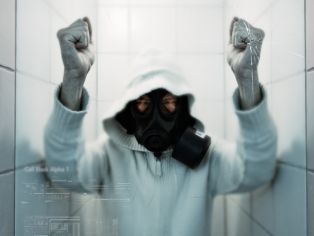 Человек в маске заблокирован за стеклом