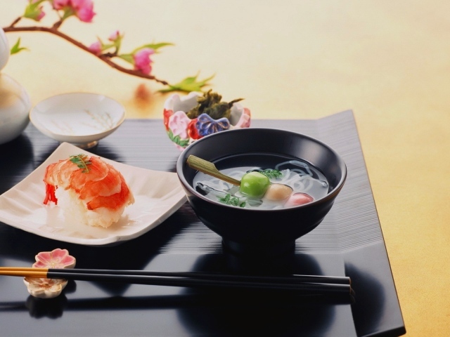 Японская еда на столе, суши