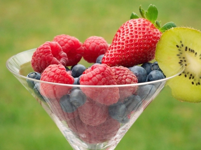 Ягодный микс с киви