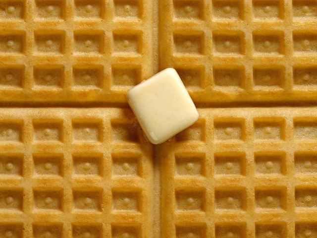 Кусочек масла на выпечке