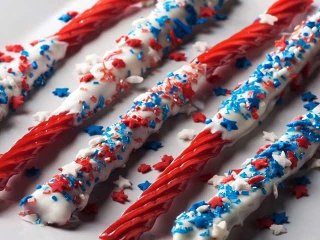 Сладости Twizzlers, лакричные палочки