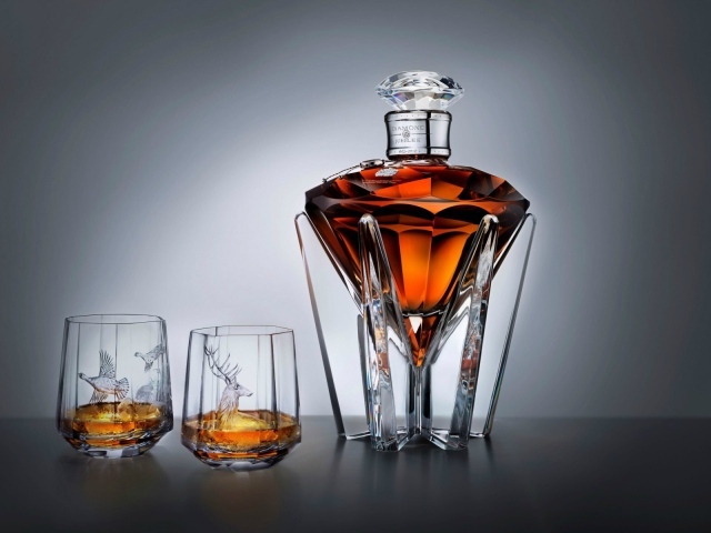 Бутылка коньяка необычной формы