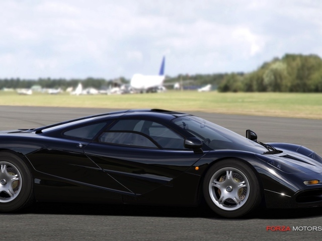 Авто на треке в игре Forza Motorsport