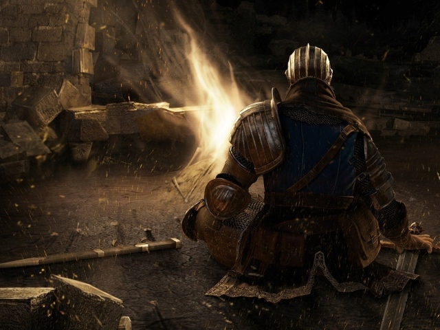 Солдат в доспехах у костра в игре Dark Souls