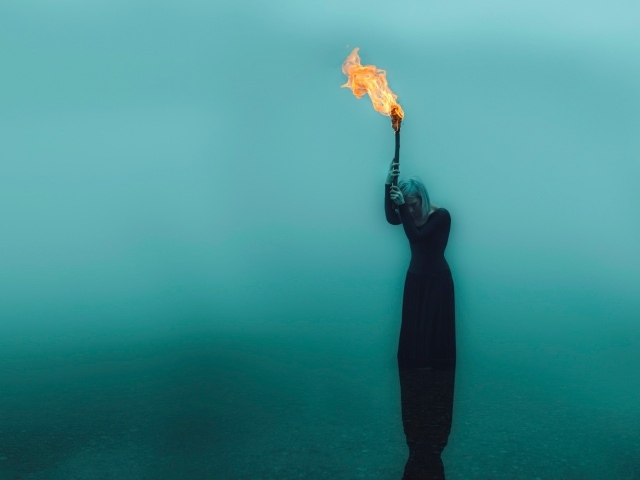 Женщина с факелом