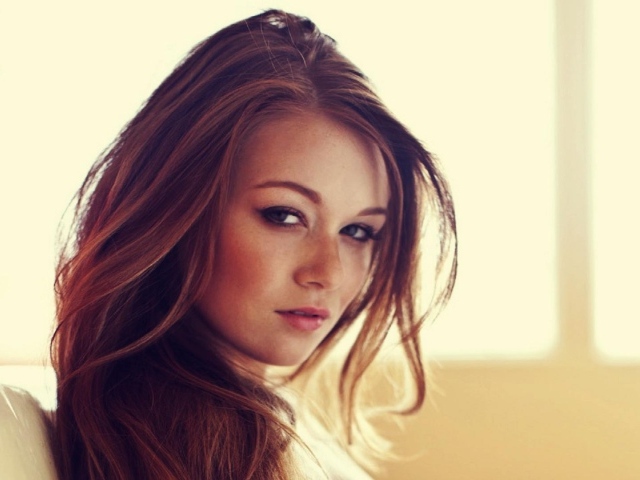 Модель брюнетка Лианна Деккер