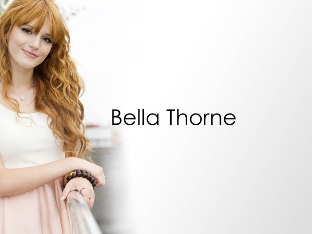 Рыжая девушка Белла Торн