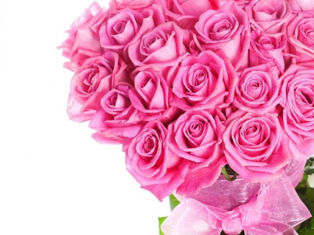 Красивый букет розовых роз на 8 марта