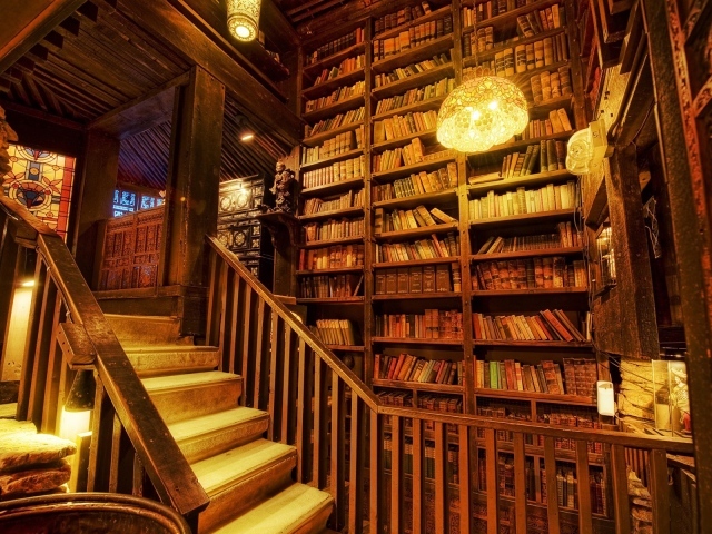 Интерьер деревянного здания библиотеки