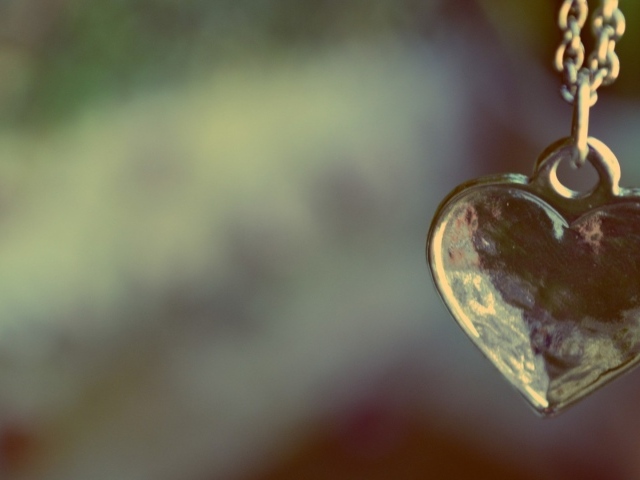 Кулон из железа в форме сердца