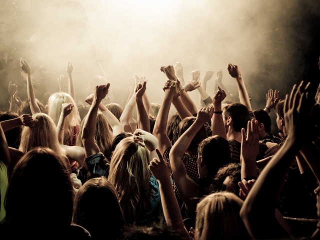 Танцы на дискотеке