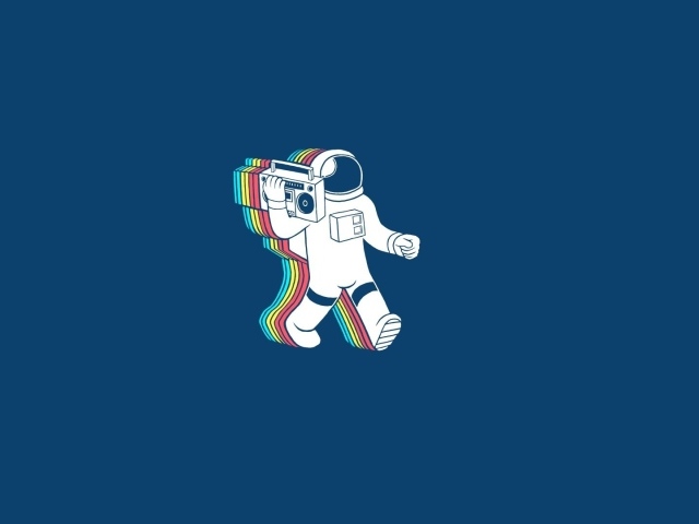 Магнитофон на плече космонавта