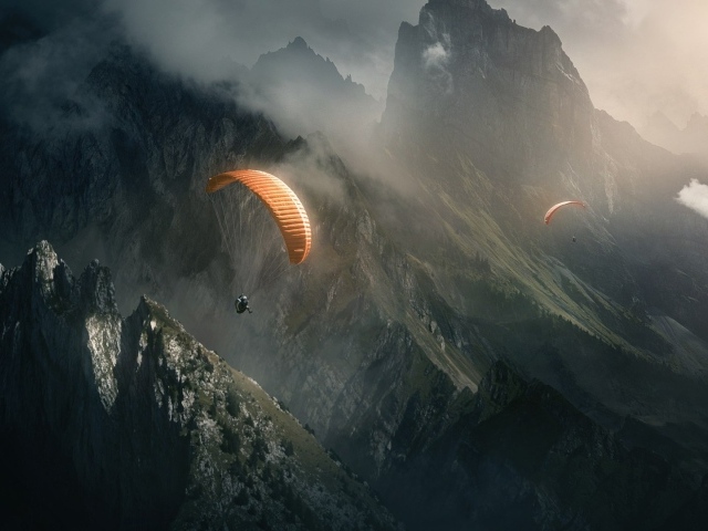Парашютисты в горах