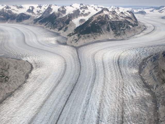 Два ледника сливаются в один