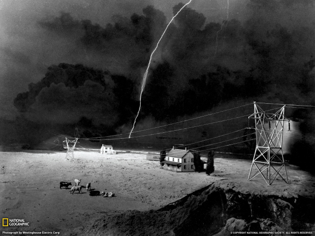 Молния ударила в провода