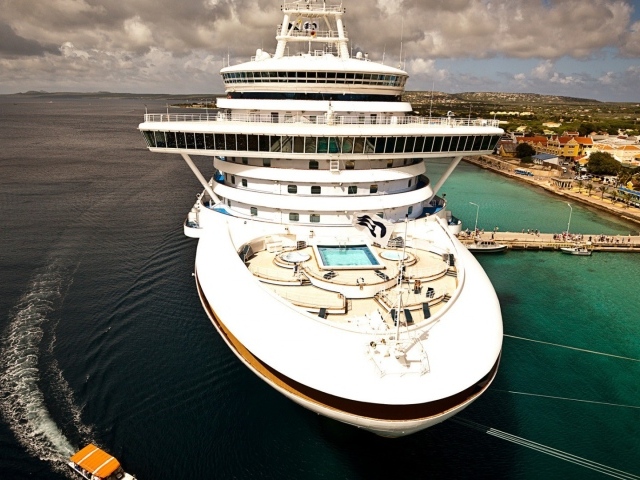 Круизный лайнер с обзорной палубой