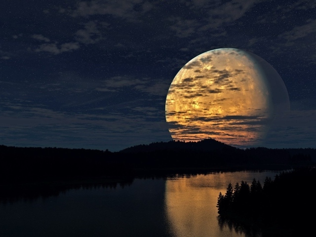 Огромная Луна в небе