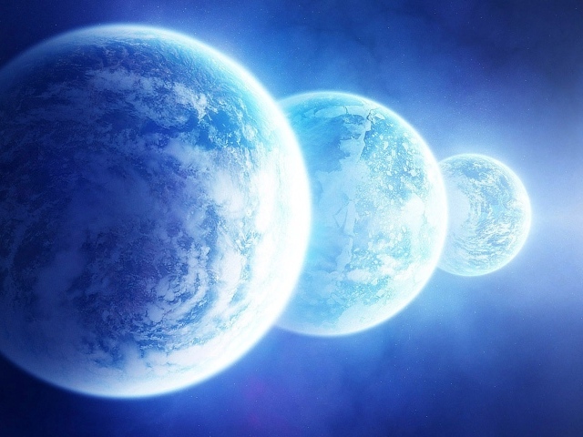Три одинаковых голубых планеты