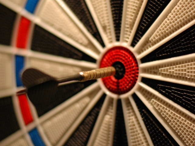 Дротик попал точно в цель