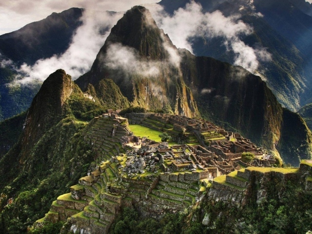 Древний город Мачу Пикчу в горах