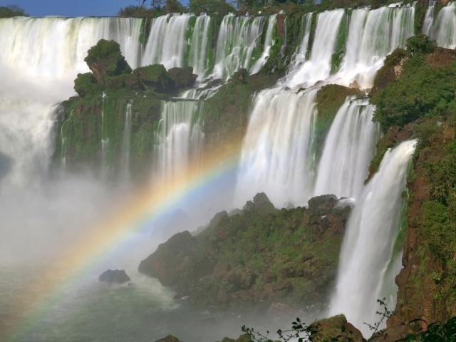 Радуга на водопаде Игуасу