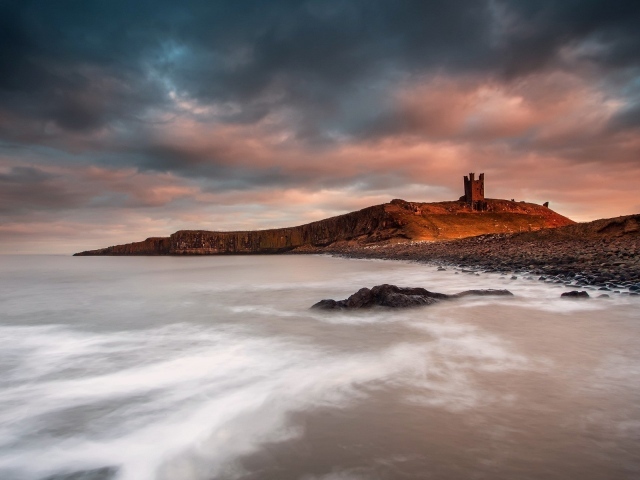 Молочная морская вода у берега, Англия