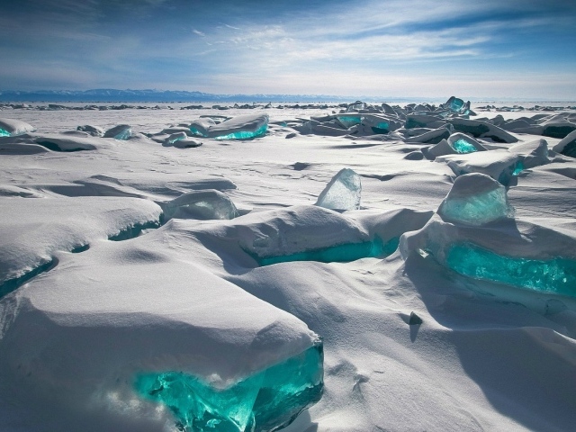 Лед на зимнем Байкале