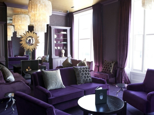 Сиреневая мебель в интерьере гостиной