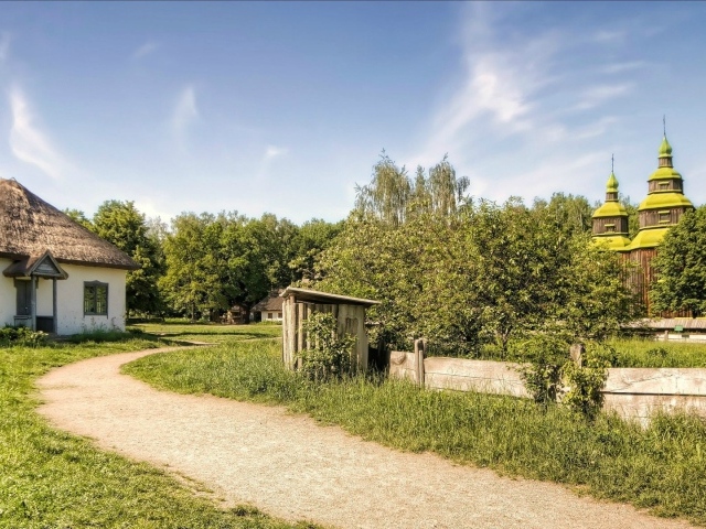 Музей народной архитектуры и быта под Киевом