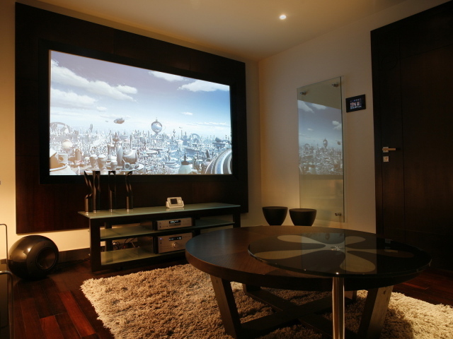 Интерьер комнаты с кинотеатром