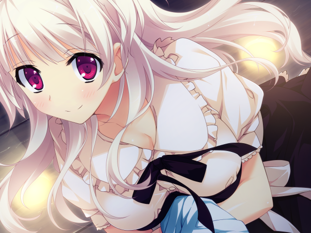 Белокурая девушка аниме в форме горничной