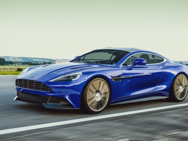 Синий спортивный автомобиль Aston Martin