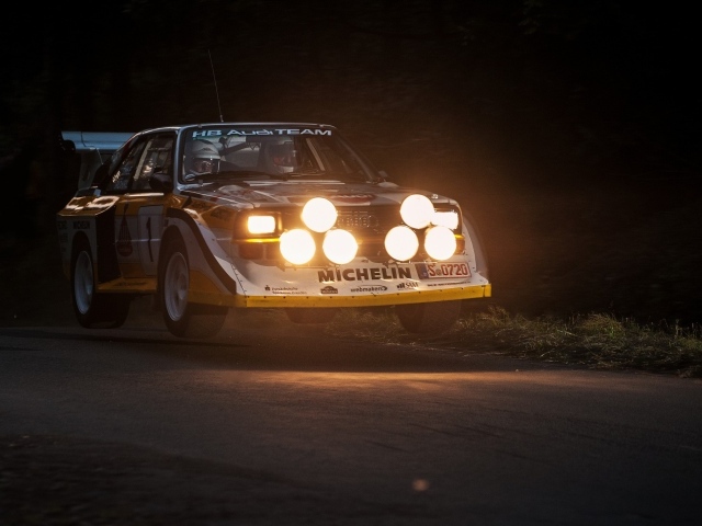 Яркие фары Audi Sport Quattro S1