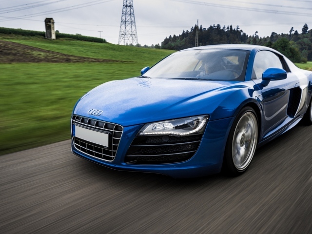 Быстрый синий Audi R8