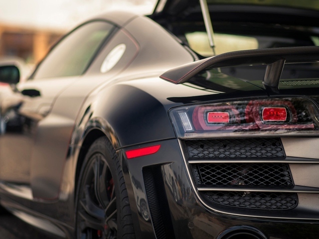 Задние огни авто Audi R8
