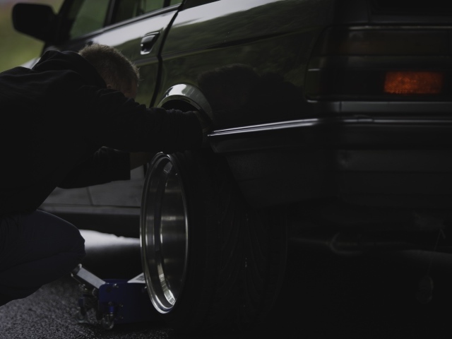 Замена колеса BMW E28