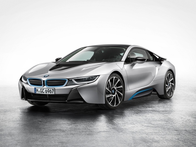 Новый серебристый BMW i8